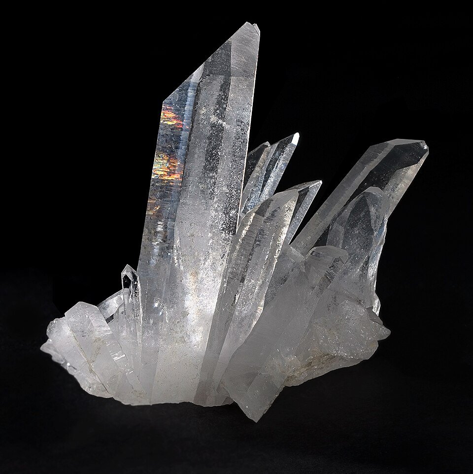 Paardarshi quartz crystals ka guchha