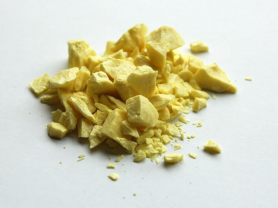 Peela sulfur (gandhak) mineral